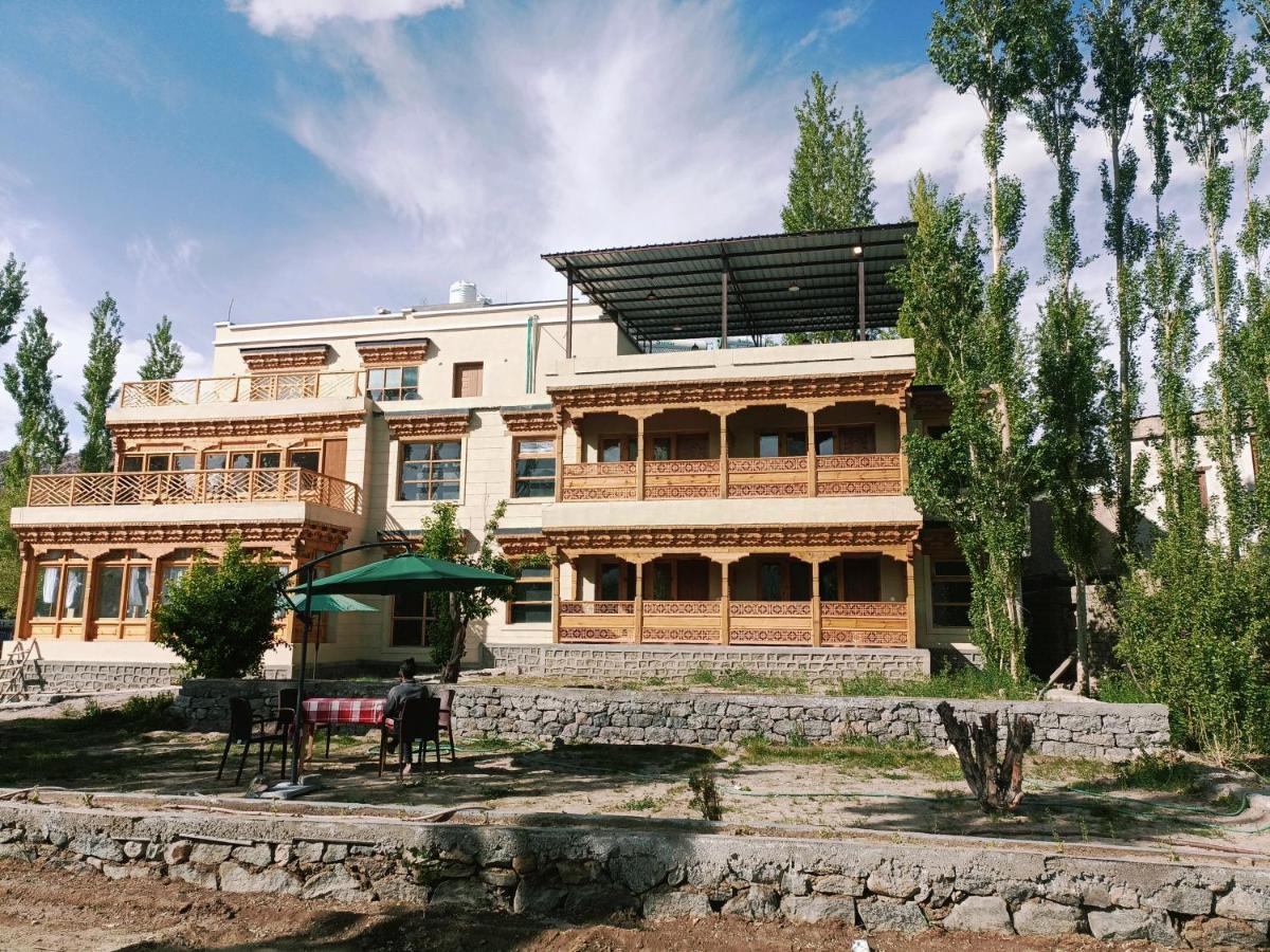 Sindhu Residency Hotel She Екстериор снимка