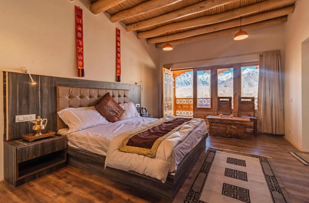Sindhu Residency Hotel She Екстериор снимка