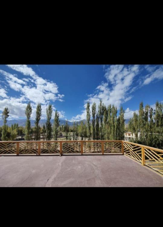 Sindhu Residency Hotel She Екстериор снимка